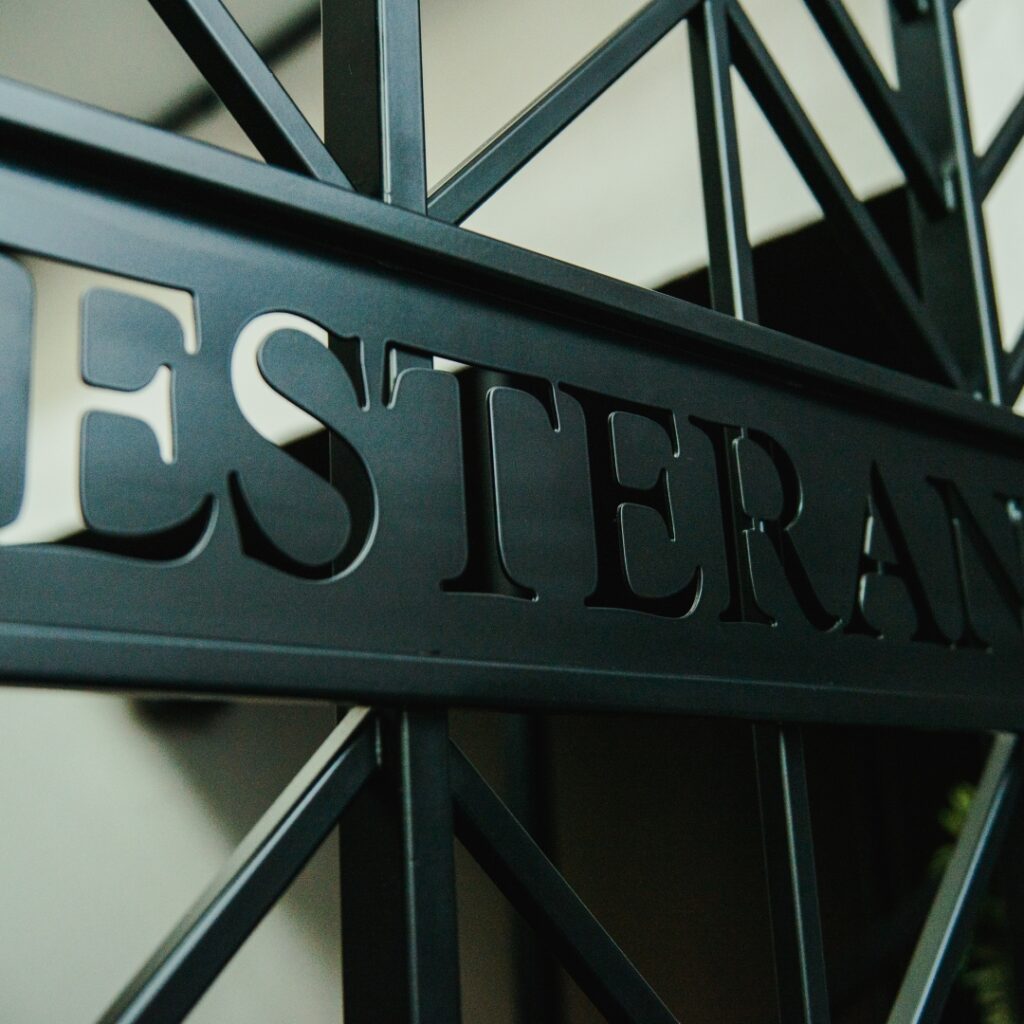 Hotel Estery - Black Steel