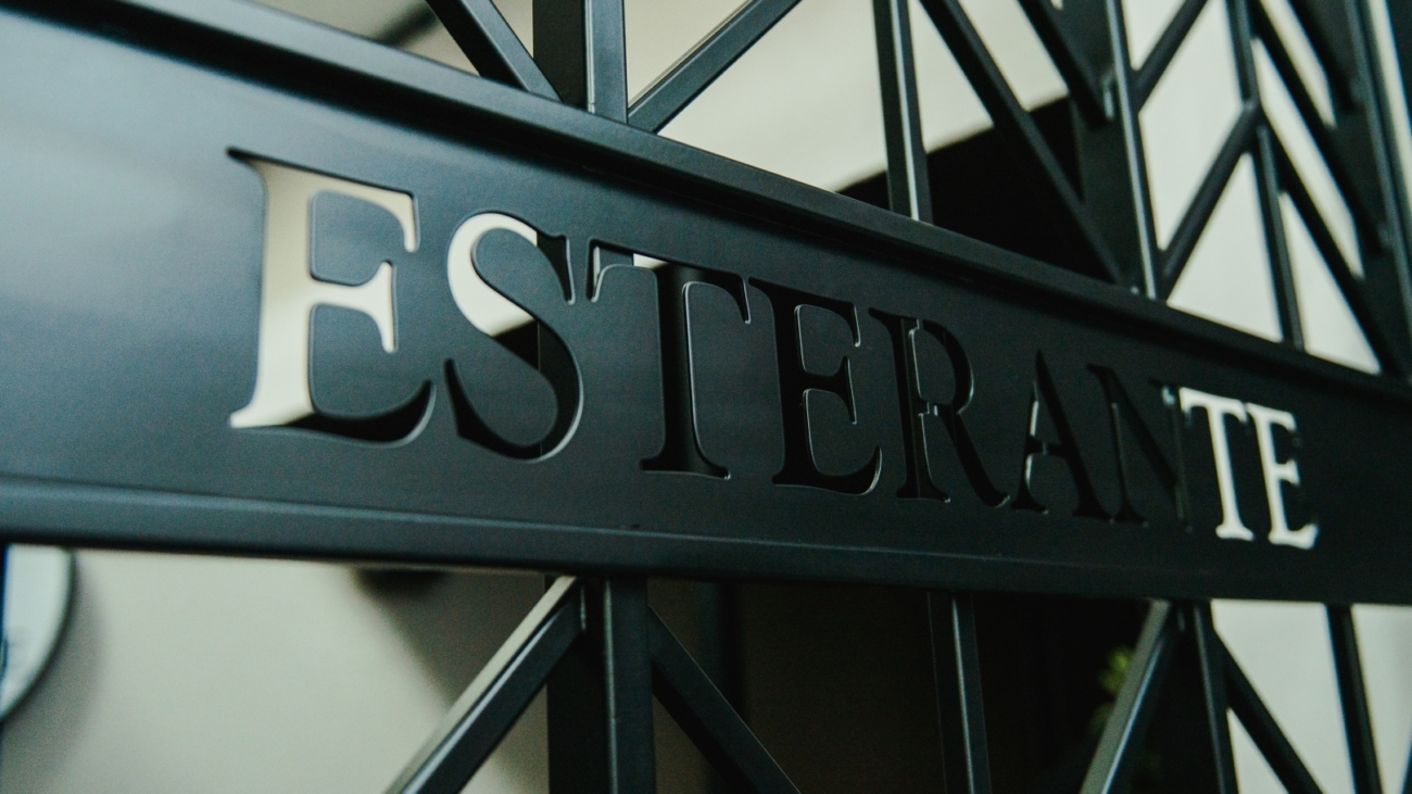 Hotel Estery - Black Steel